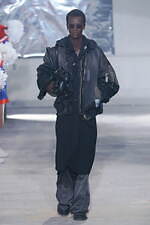 メゾン ミハラヤスヒロ 2024年秋冬コレクション - 都市の廃墟、ダイナミックな足取り｜写真18