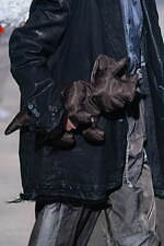 メゾン ミハラヤスヒロ 2024年秋冬コレクション - 都市の廃墟、ダイナミックな足取り｜写真37