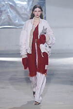 メゾン ミハラヤスヒロ 2024年秋冬コレクション - 都市の廃墟、ダイナミックな足取り｜写真43