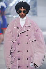 メゾン ミハラヤスヒロ 2024年秋冬コレクション - 都市の廃墟、ダイナミックな足取り｜写真46