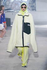 メゾン ミハラヤスヒロ 2024年秋冬コレクション - 都市の廃墟、ダイナミックな足取り｜写真47