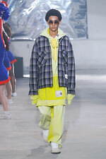 メゾン ミハラヤスヒロ 2024年秋冬コレクション - 都市の廃墟、ダイナミックな足取り｜写真48