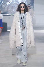 メゾン ミハラヤスヒロ 2024年秋冬コレクション - 都市の廃墟、ダイナミックな足取り｜写真49