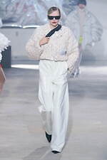 メゾン ミハラヤスヒロ 2024年秋冬コレクション - 都市の廃墟、ダイナミックな足取り｜写真51