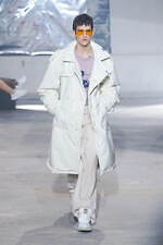 メゾン ミハラヤスヒロ 2024年秋冬コレクション - 都市の廃墟、ダイナミックな足取り｜写真54