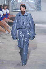 メゾン ミハラヤスヒロ 2024年秋冬コレクション - 都市の廃墟、ダイナミックな足取り｜写真56