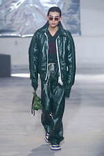 メゾン ミハラヤスヒロ 2024年秋冬コレクション - 都市の廃墟、ダイナミックな足取り｜写真57