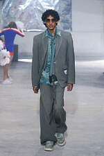 メゾン ミハラヤスヒロ 2024年秋冬コレクション - 都市の廃墟、ダイナミックな足取り｜写真65