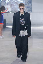 メゾン ミハラヤスヒロ 2024年秋冬コレクション - 都市の廃墟、ダイナミックな足取り｜写真67