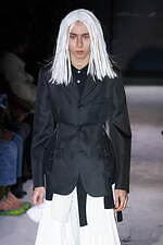 コム デ ギャルソン・オム プリュス 2024年秋冬コレクション - 理性の解剖学｜写真15