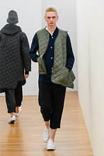 コム デ ギャルソン・シャツ 2024年秋冬メンズコレクション - 色彩の自由な律動｜写真41