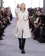 sacai 2024年秋冬コレクション - 大胆なシルエットに交錯するクラシック｜写真3