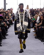 sacai 2024年秋冬コレクション - 大胆なシルエットに交錯するクラシック｜写真13