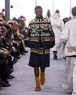 sacai 2024年秋冬コレクション - 大胆なシルエットに交錯するクラシック｜写真16