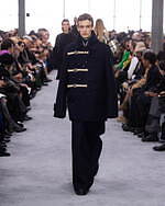 sacai 2024年秋冬コレクション - 大胆なシルエットに交錯するクラシック｜写真21