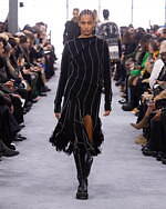 sacai 2024年秋冬コレクション - 大胆なシルエットに交錯するクラシック｜写真23