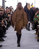 sacai 2024年秋冬コレクション - 大胆なシルエットに交錯するクラシック｜写真28