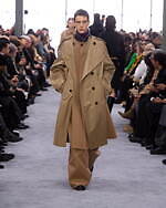 sacai 2024年秋冬コレクション - 大胆なシルエットに交錯するクラシック｜写真31