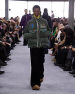sacai 2024年秋冬コレクション - 大胆なシルエットに交錯するクラシック｜写真35