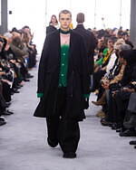 sacai 2024年秋冬コレクション - 大胆なシルエットに交錯するクラシック｜写真43