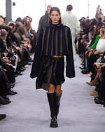 sacai 2024年秋冬コレクション - 大胆なシルエットに交錯するクラシック｜写真56