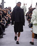 sacai 2024年秋冬コレクション - 大胆なシルエットに交錯するクラシック｜写真58