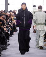 sacai 2024年秋冬コレクション - 大胆なシルエットに交錯するクラシック｜写真59