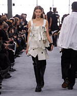 sacai 2024年秋冬コレクション - 大胆なシルエットに交錯するクラシック｜写真64