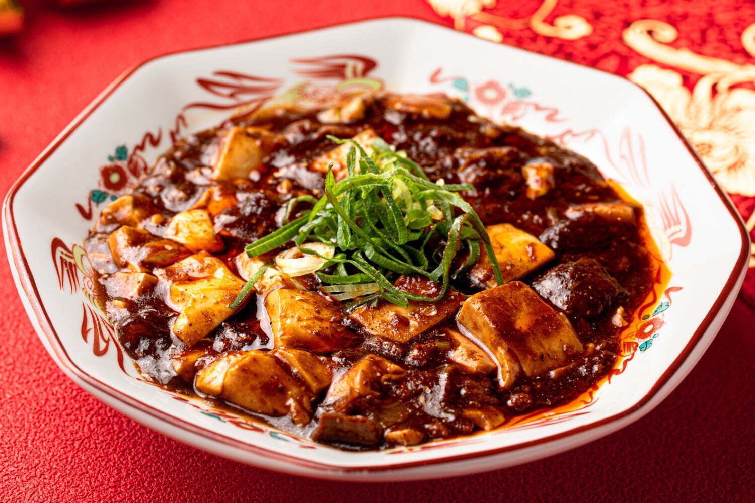 カルチャーフェス(海外の文化やグルメを紹介)｜人気中華屋の「麻婆豆腐」伊勢丹新宿店に集結、“フカヒレ入り”や“白いのに辛い”麻婆豆腐を食べ比べ