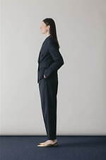 チノのブラックフォーマルウェアに新作、パールボタン付きダブルジャケットやワイドパンツなど｜写真11