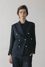 チノのブラックフォーマルウェアに新作、パールボタン付きダブルジャケットやワイドパンツなど｜写真6