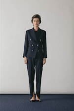 チノのブラックフォーマルウェアに新作、パールボタン付きダブルジャケットやワイドパンツなど｜写真5