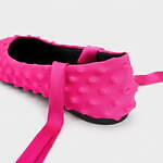 チャールズ＆キース“ドリアンの果実”着想のトゲトゲバッグ＆シューズ、英国気鋭デザイナーとコラボ｜写真6