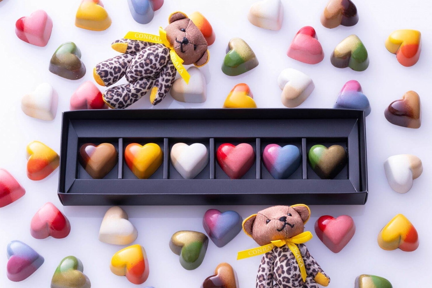 バレンタインチョコレート｜コンラッド大阪の24年バレンタイン“カラフルなハート型”チョコアソート、バニラ×塩キャラメルなど