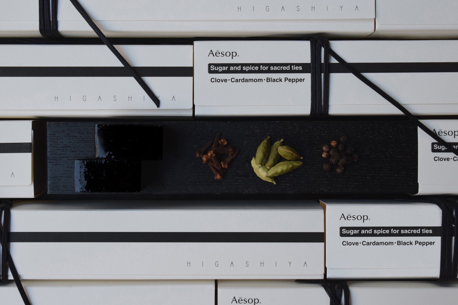 ヒガシヤ×イソップ「スパイス羊羹」カルダモンなどスパイシーな風味