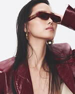 グッチ新作アイウェア、ゴールドトーンの大ぶり“GUCCI”ロゴが輝くサングラス｜写真13