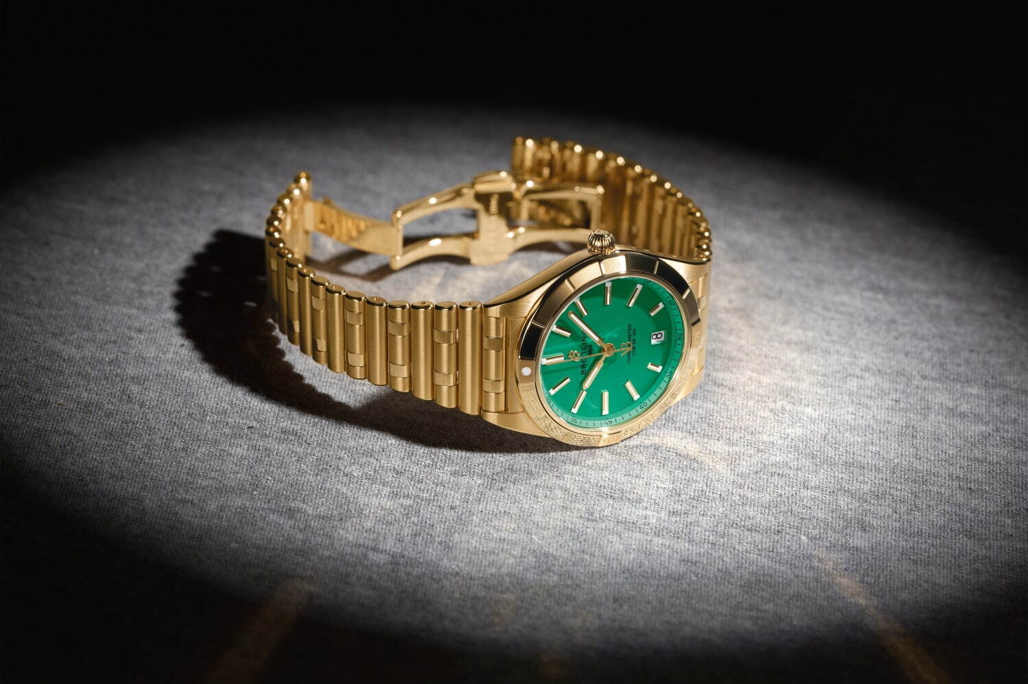ブライトリング×ヴィクトリア・ベッカムの腕時計「クロノマット」“ペパーミント”ダイヤルなど全6色｜写真11