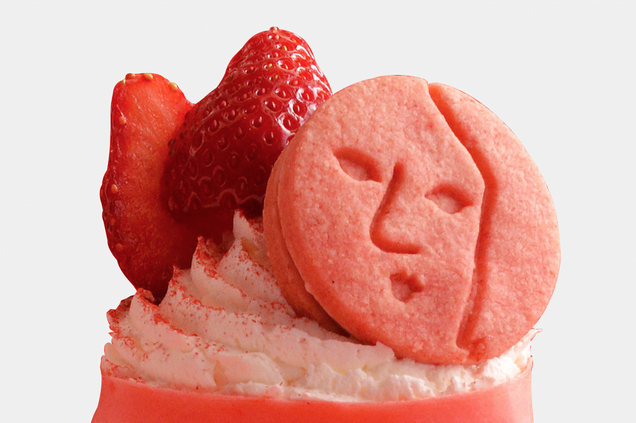 キャラクターカフェ｜よーじやカフェの限定いちごスイーツ「よじこ」の顔パフェ＆“ピンク生地”のいちごクレープなど