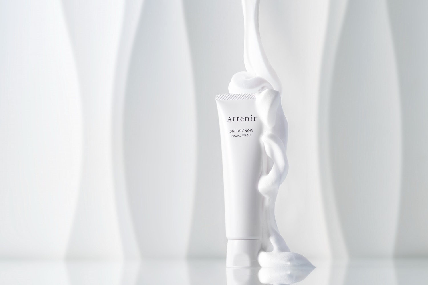 保湿ケア｜アテニアの美白スキンケアライン「ドレススノー」24年春、キメ細やかなクリーミィ泡洗顔料でくすみをオフ