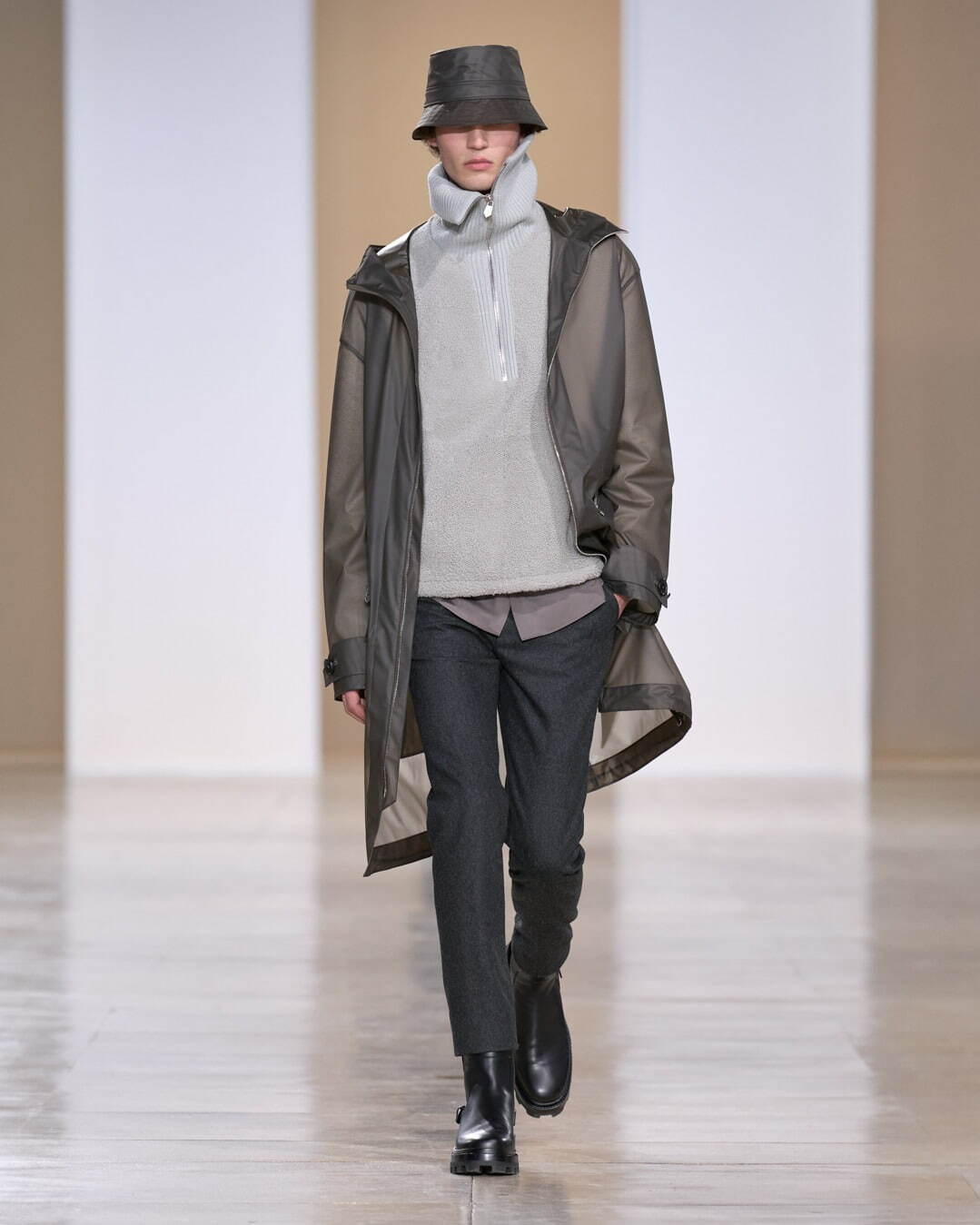 エルメス 2024-25年秋冬｜ レインコート