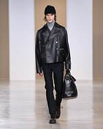 エルメス 2024年秋冬メンズコレクション - 重厚さに響きわたる軽やかさ｜写真34