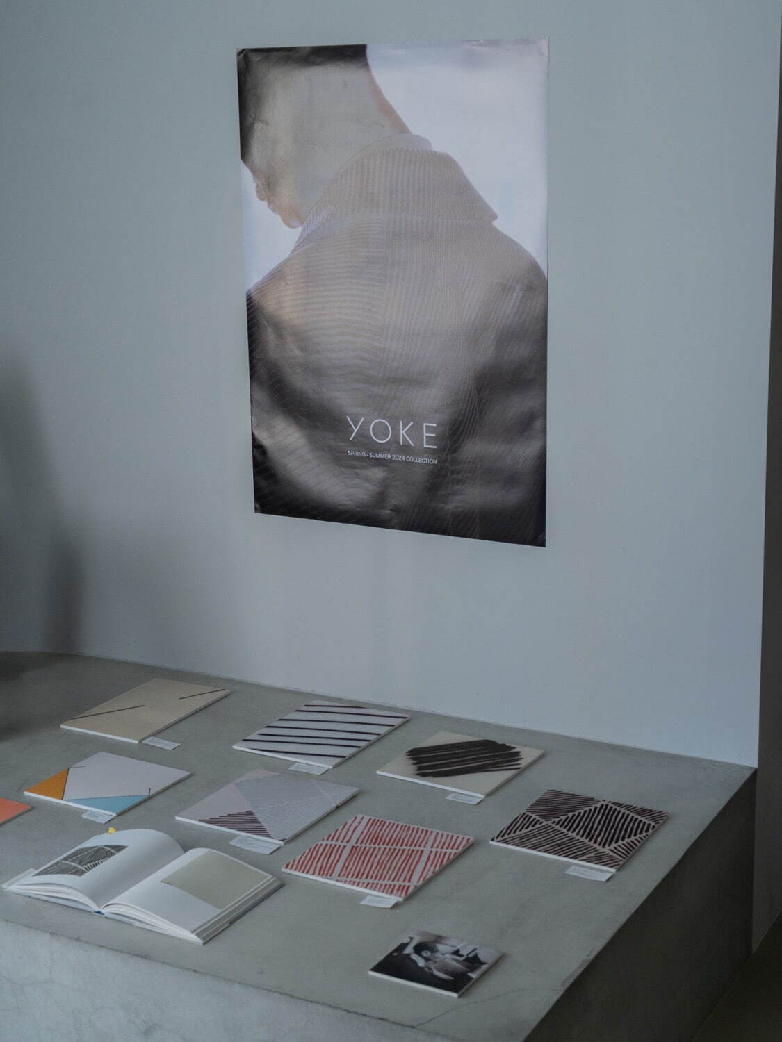 ヨーク、デビューコレクションのチェック柄コートが復刻 - 東京の期間限定ストアで｜写真14