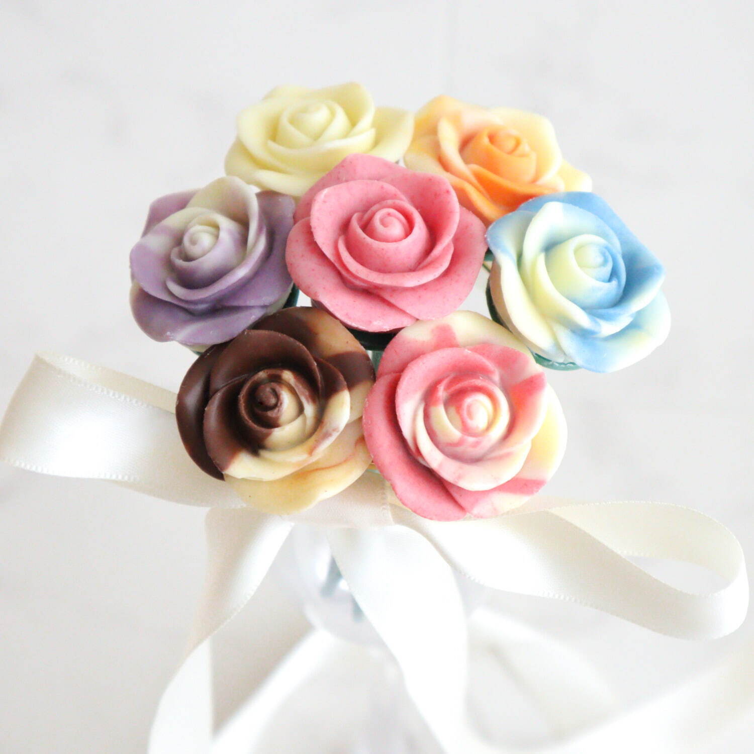 花屋が作る“バラ型チョコ”にチューリップ着想の新作、24年バレンタイン＆ホワイトデー限定｜写真3