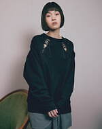 タナカダイスケ×ステュディオスのコラボウェア、メタル装飾付き白馬フーディーや肌透けプルオーバーなど｜写真7