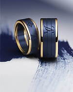 ルイ・ヴィトン24年春ファインジュエリー、“デニム着想”ブルーチタニウム＆ゴールドのペンダント｜写真3