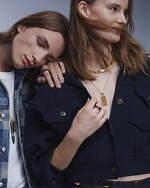 ルイ・ヴィトン24年春ファインジュエリー、“デニム着想”ブルーチタニウム＆ゴールドのペンダント｜写真7