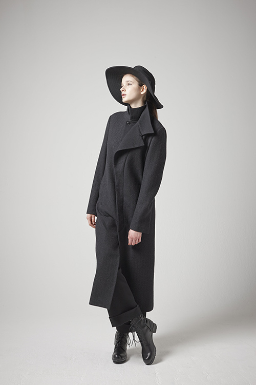 ヨウジヤマモト プリュス ノアール(YOHJI YAMAMOTO +NOIR) 2014-15年秋冬ウィメンズコレクション  - 写真16