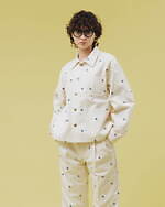 ノントーキョー×ユニバーサルオーバーオール、“煌めく花”の刺繍入りカバーオール＆タックパンツ｜写真5