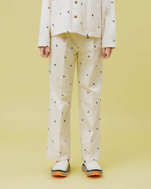 ノントーキョー×ユニバーサルオーバーオール、“煌めく花”の刺繍入りカバーオール＆タックパンツ｜写真10