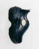 ハルノブムラタ×オーエーオーが初コラボ、“ゴールドプレート華やぐ”レザースニーカー｜写真1